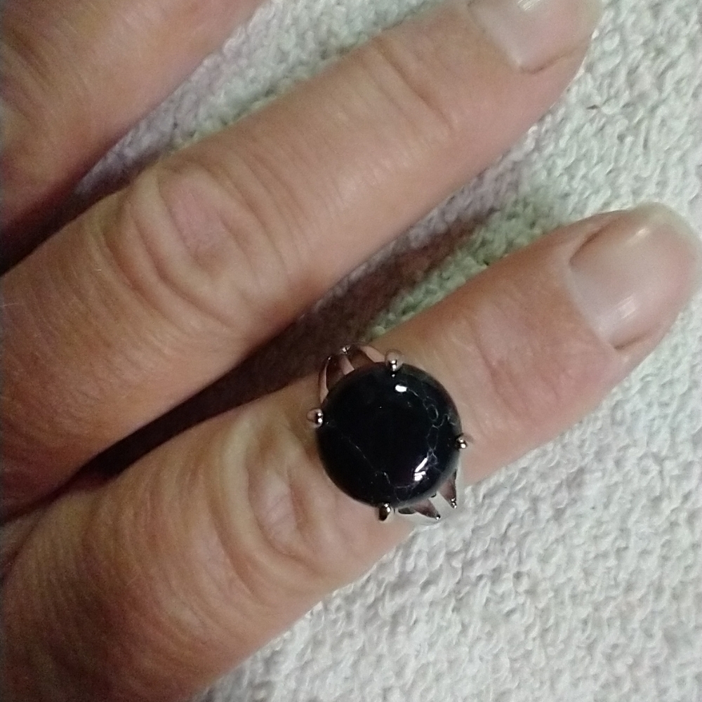 Silvertone round black 🖤 stone 🪨 ring 💍7
